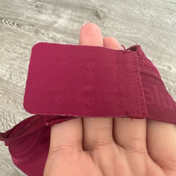 Lululemon Fine Form Sports Bra Story Red Logo Band Athletic Supportive 36D - Picture 6 of 6